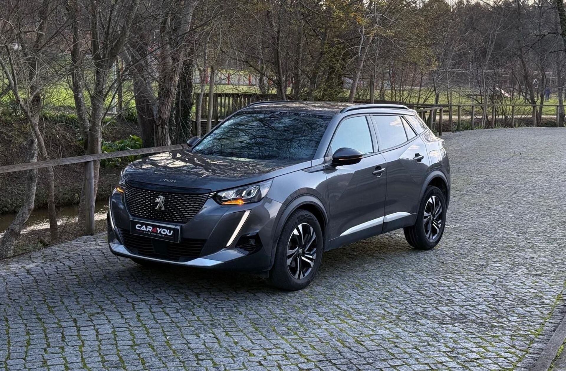 PEUGEOT 2008 1.2 PureTech Allure