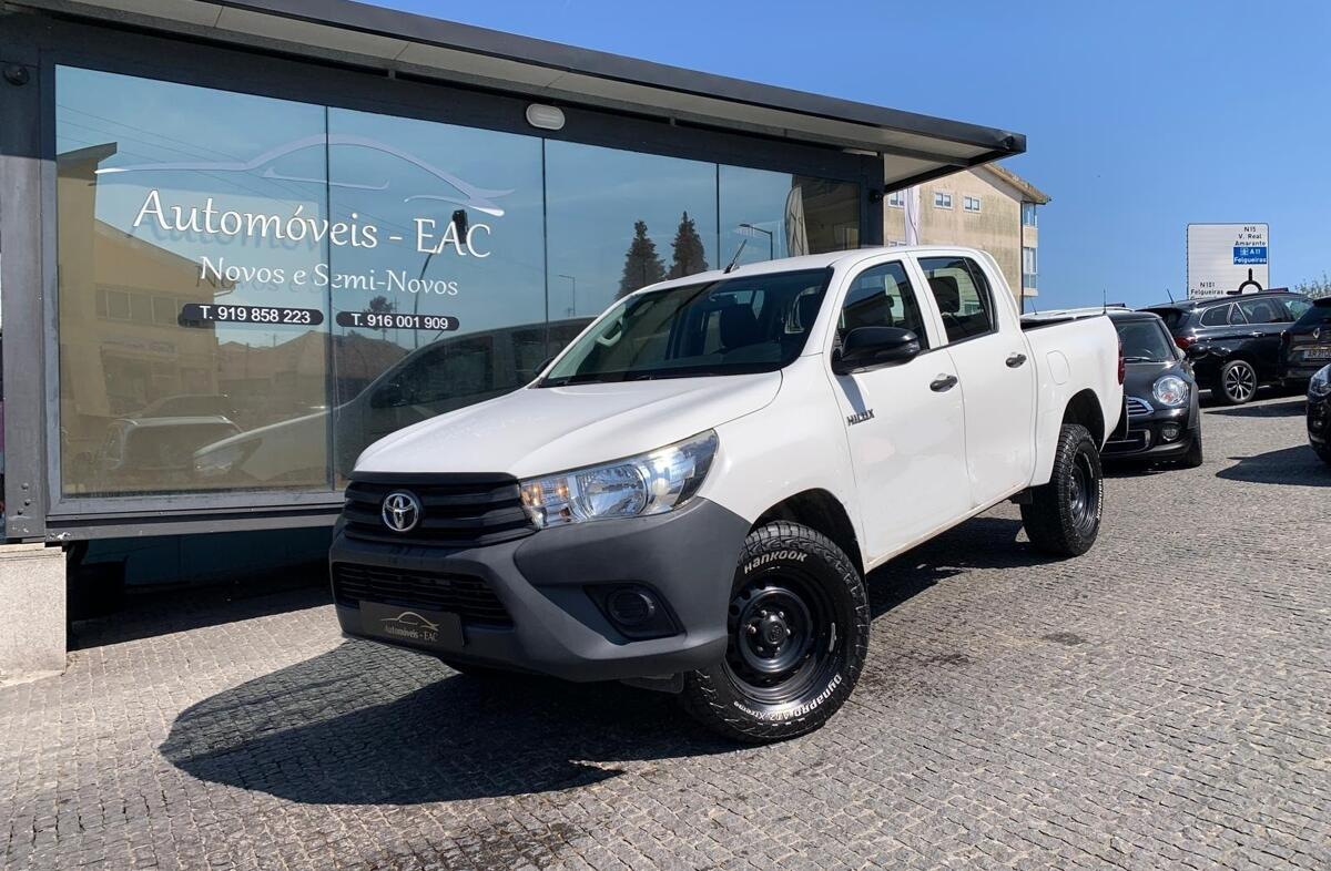 TOYOTA Hilux 2.4 D-4D 2WD CD