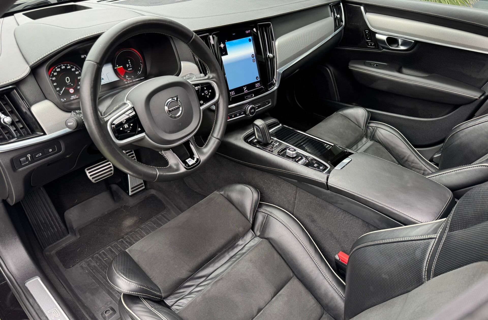 VOLVO V90 2.0 T8 PHEV R-Design AWD