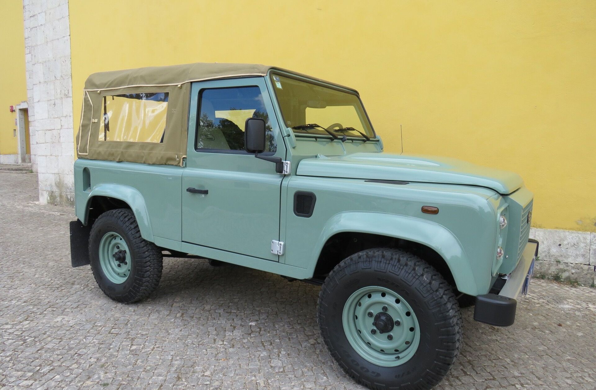 LAND ROVER Defender 90 ST 2.2 CRD E