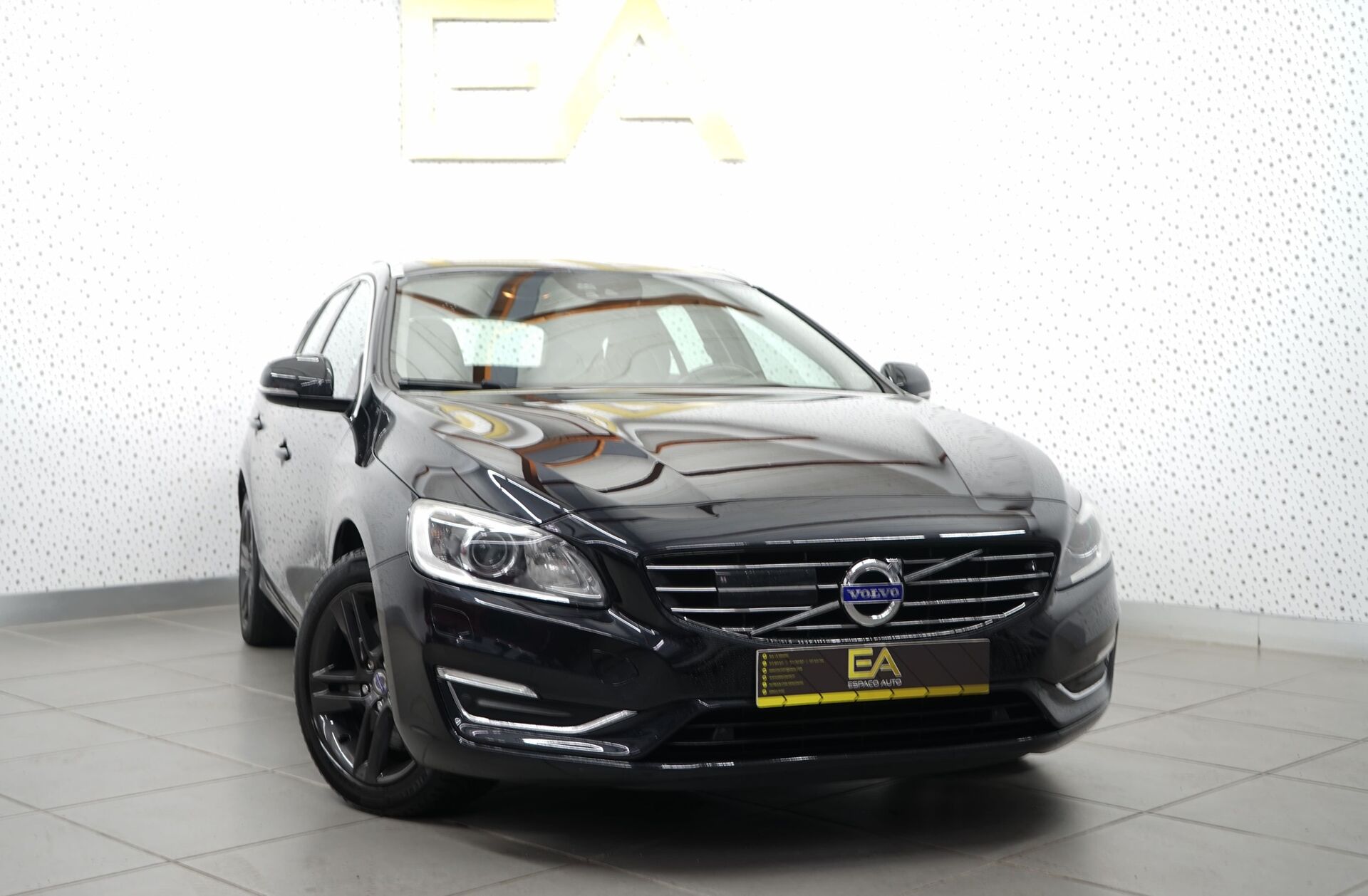 VOLVO V60 2.4 D6 Summum AWD Phev
