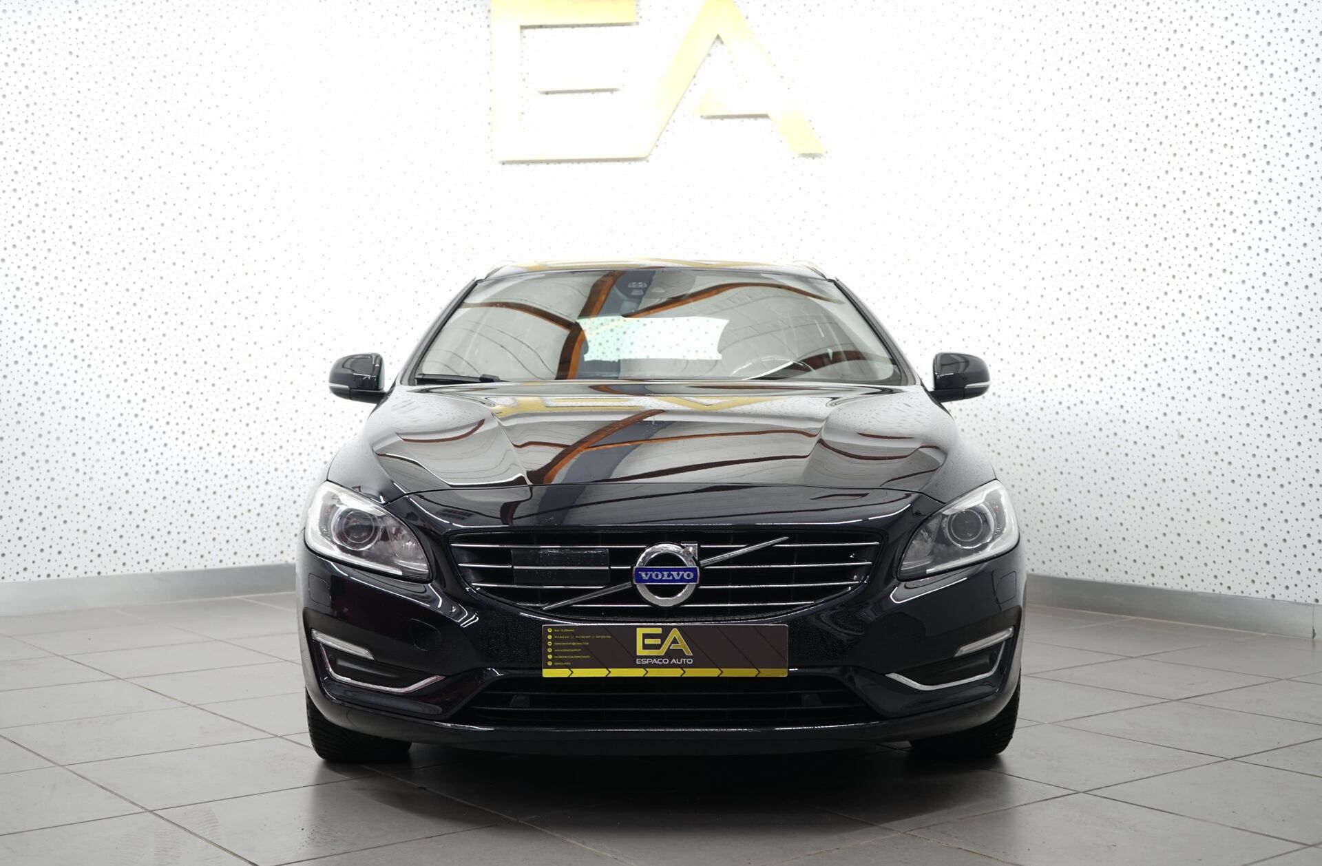 VOLVO V60 2.4 D6 Summum AWD Phev