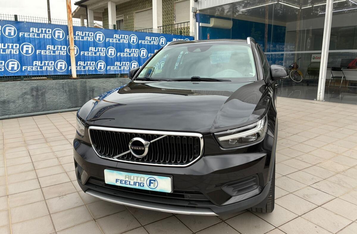 VOLVO XC40 1.5 T3 Momentum Tech Edition