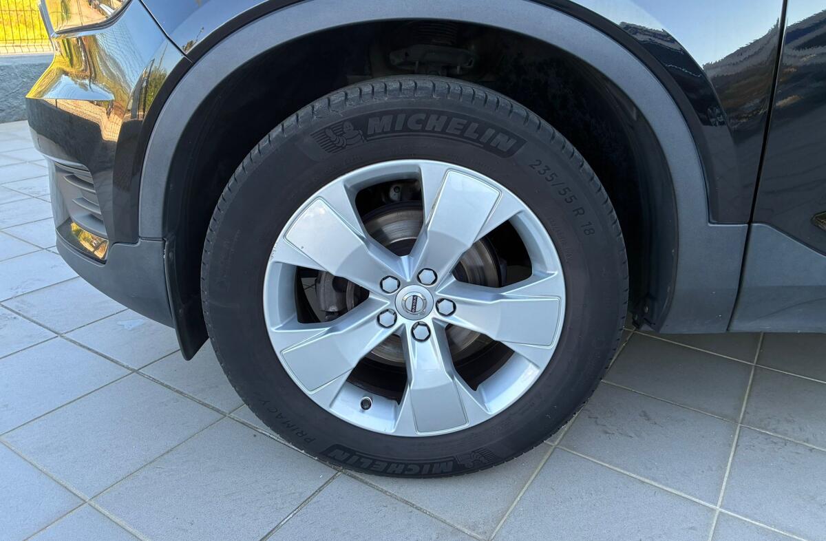 VOLVO XC40 1.5 T3 Momentum Tech Edition