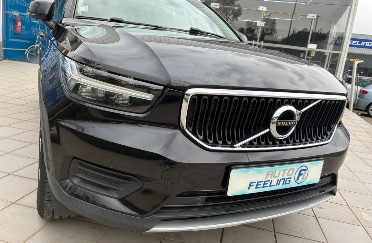 VOLVO XC40 1.5 T3 Momentum Tech Edition