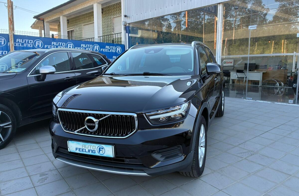 VOLVO XC40 1.5 T3 Momentum Tech Edition