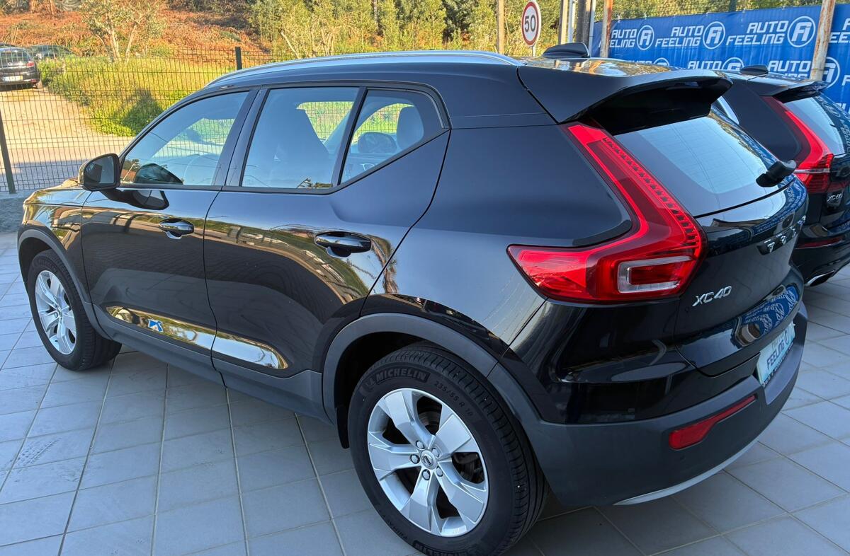 VOLVO XC40 1.5 T3 Momentum Tech Edition