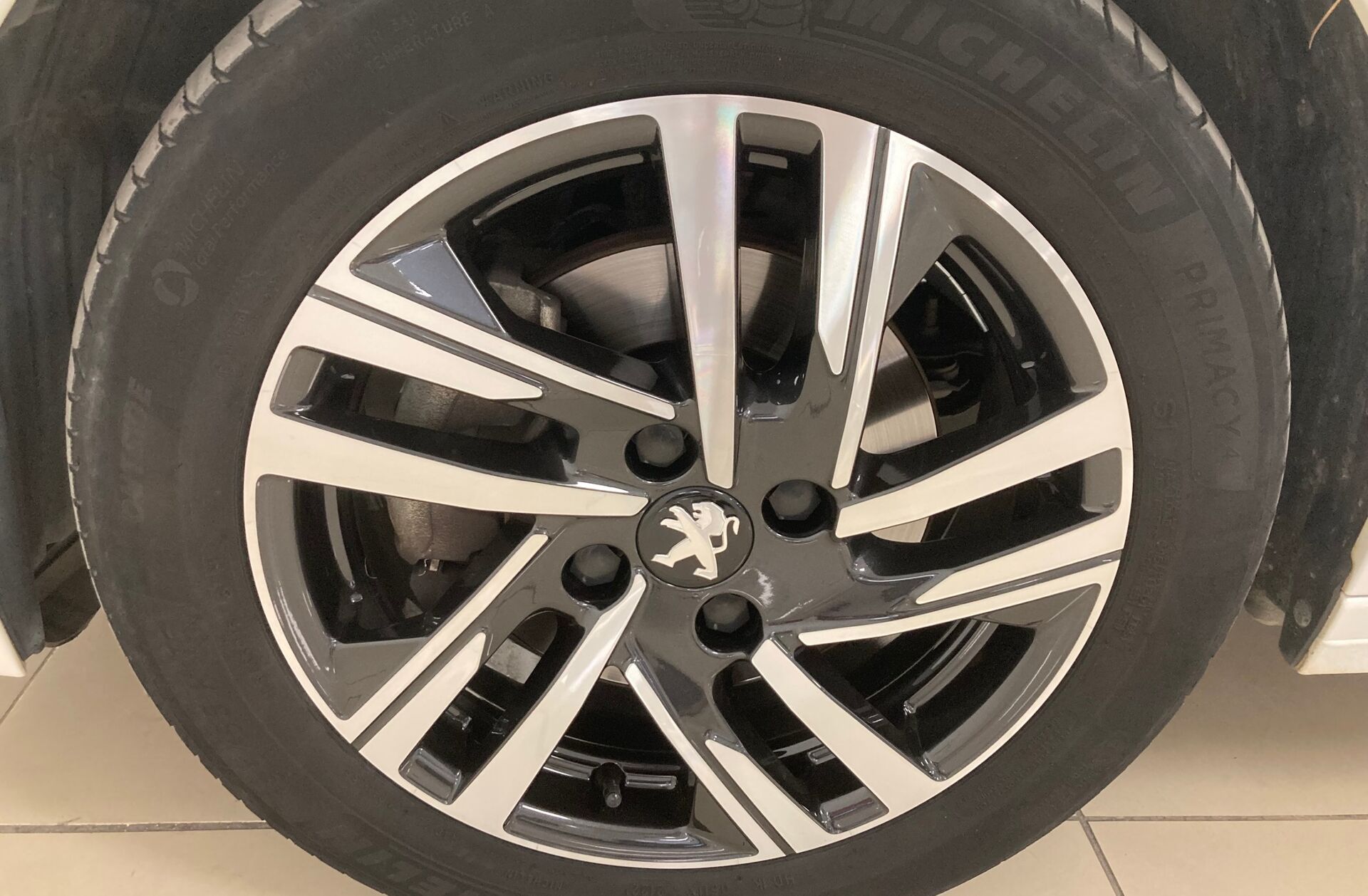 PEUGEOT 208 1.2 PureTech Allure EAT8