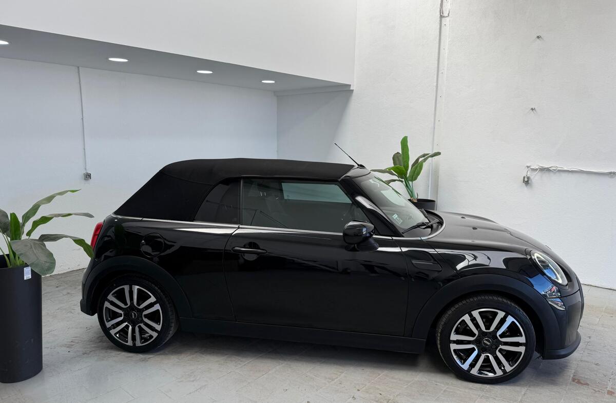 MINI Mini Cooper Premium Essential Auto