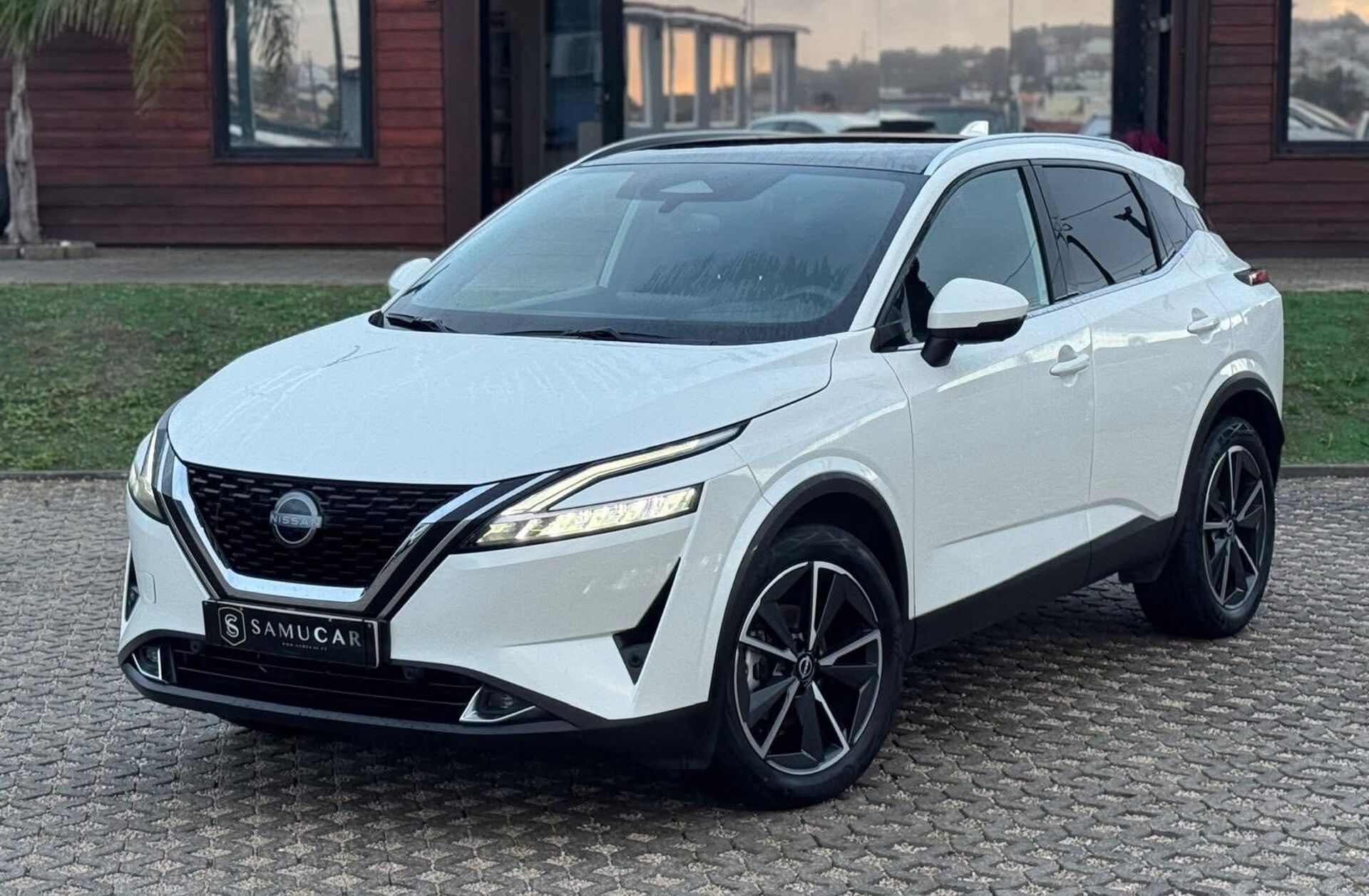 NISSAN Qashqai 1.3 DIG-T Tekna SKY