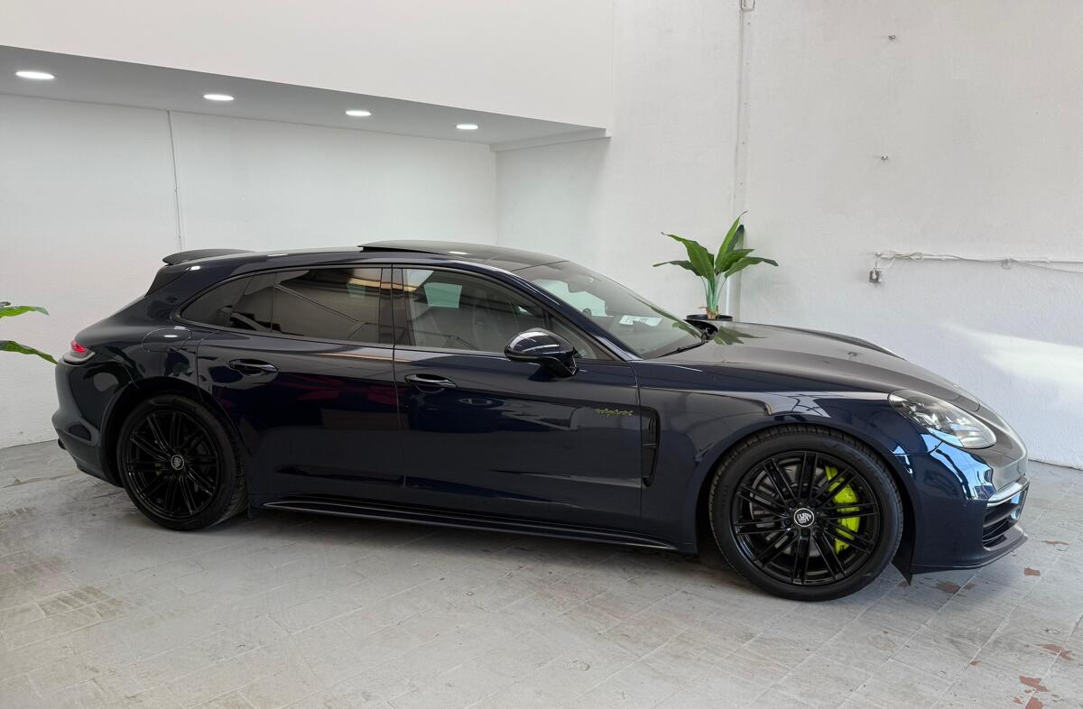 PORSCHE Panamera 4 E-Hybrid
