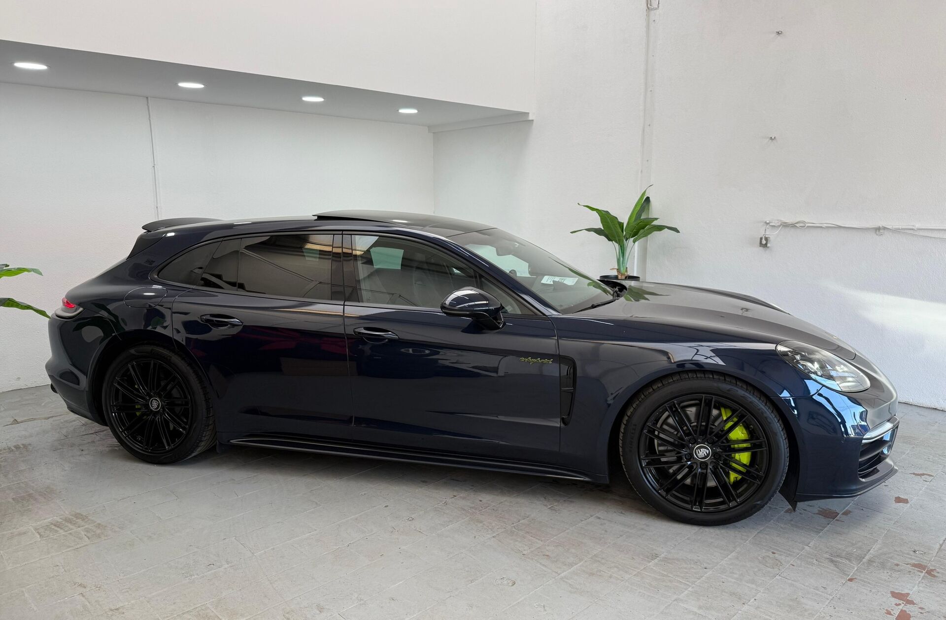 PORSCHE Panamera 4 E-Hybrid