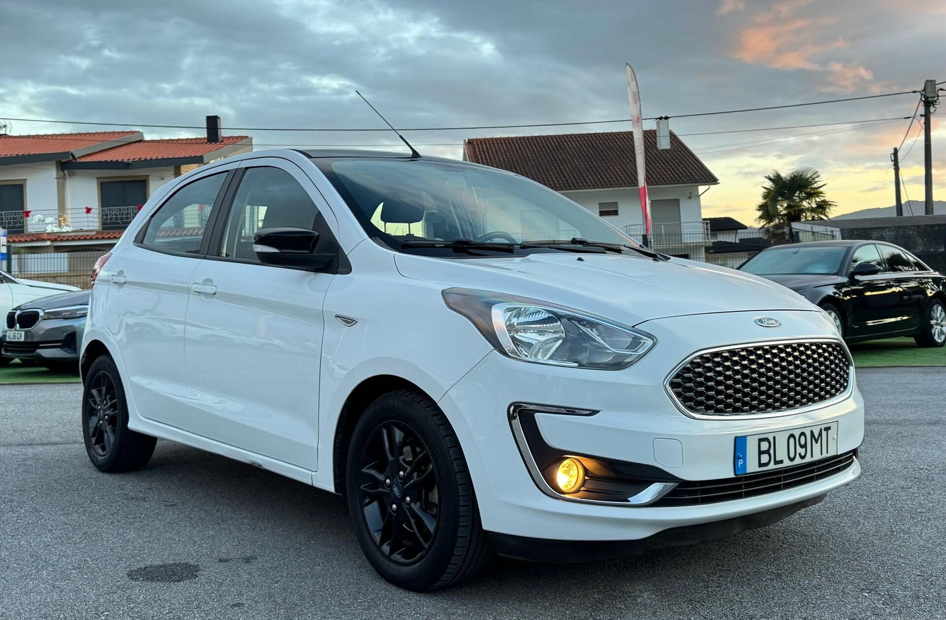 FORD Ka + 1.19 Ti-VCT Black & White Edition