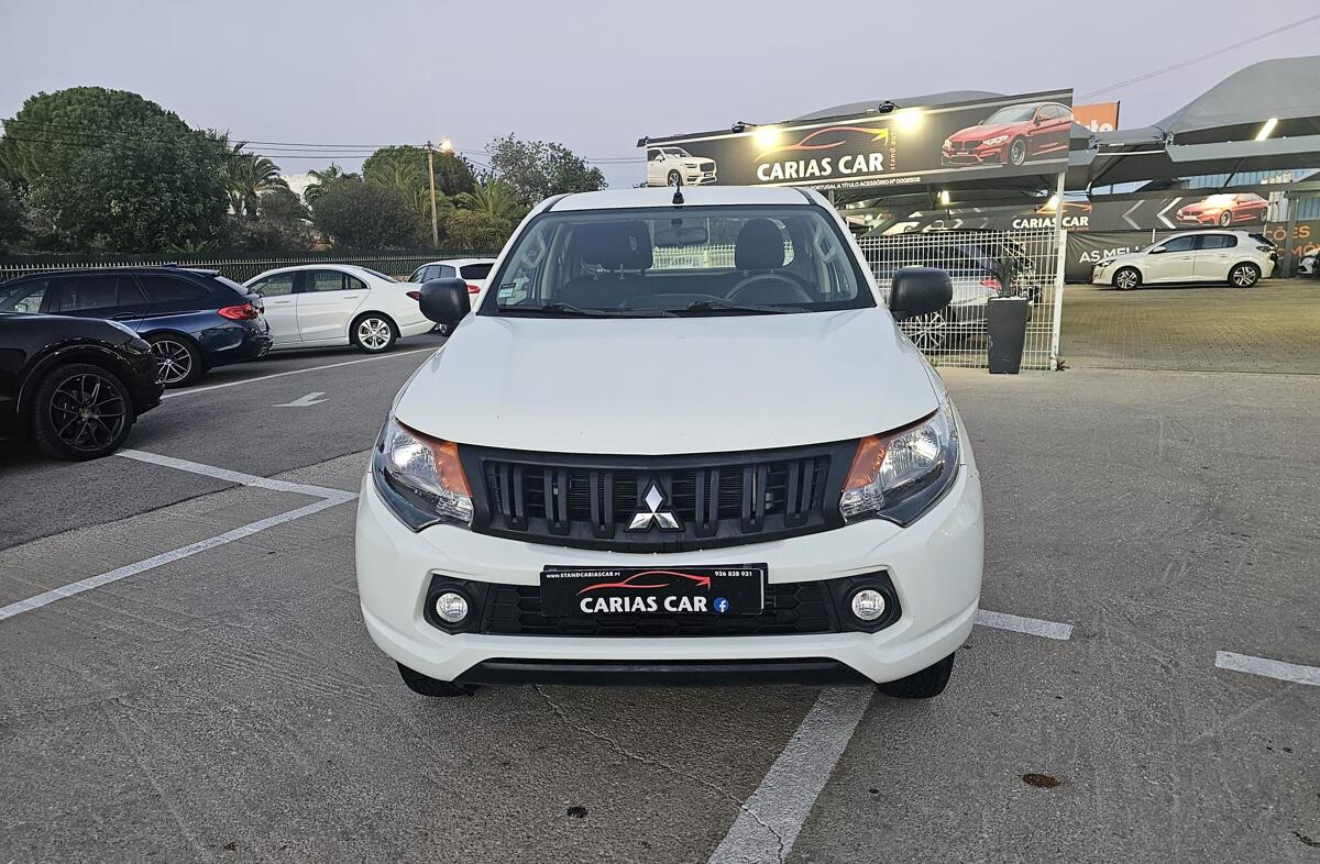 MITSUBISHI L 200 2.4 DI-D CD Invite 4WD