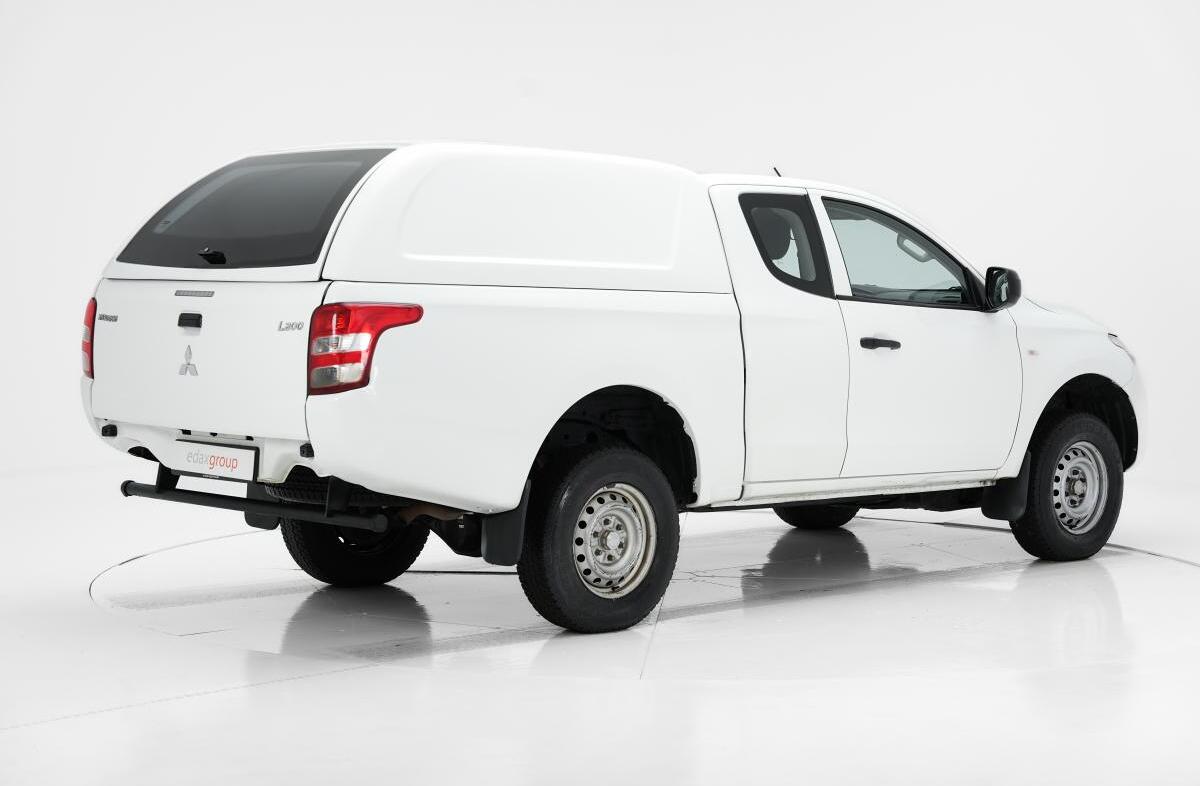 MITSUBISHI L 200 2.4 DI-D CD Invite 4WD