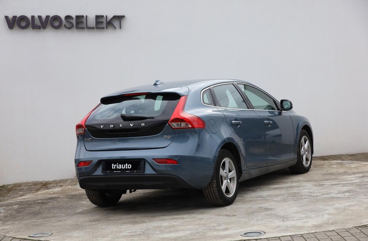 VOLVO V40 1.6 D2 Momentum Eco
