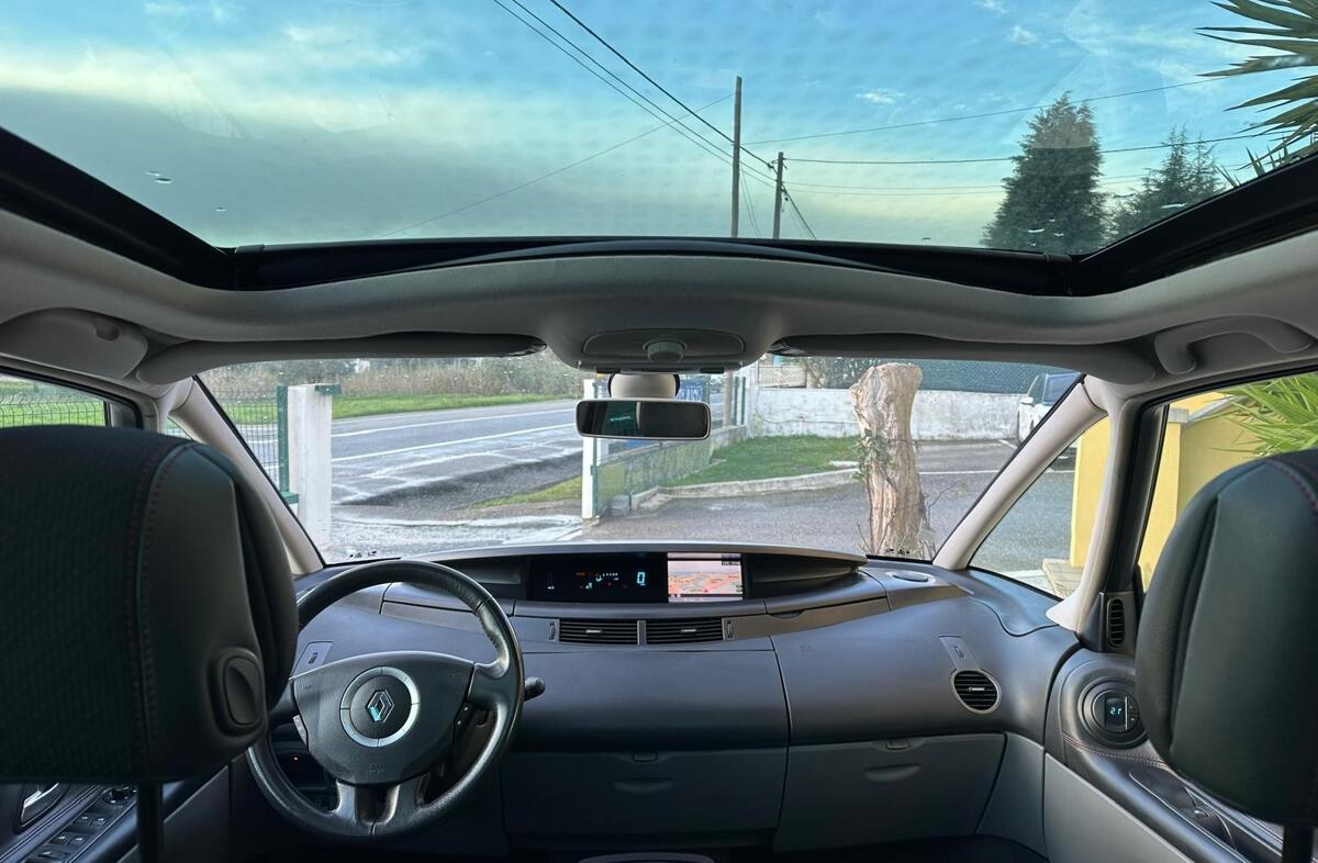 RENAULT Espace 2.0 dCi Initiale 7L