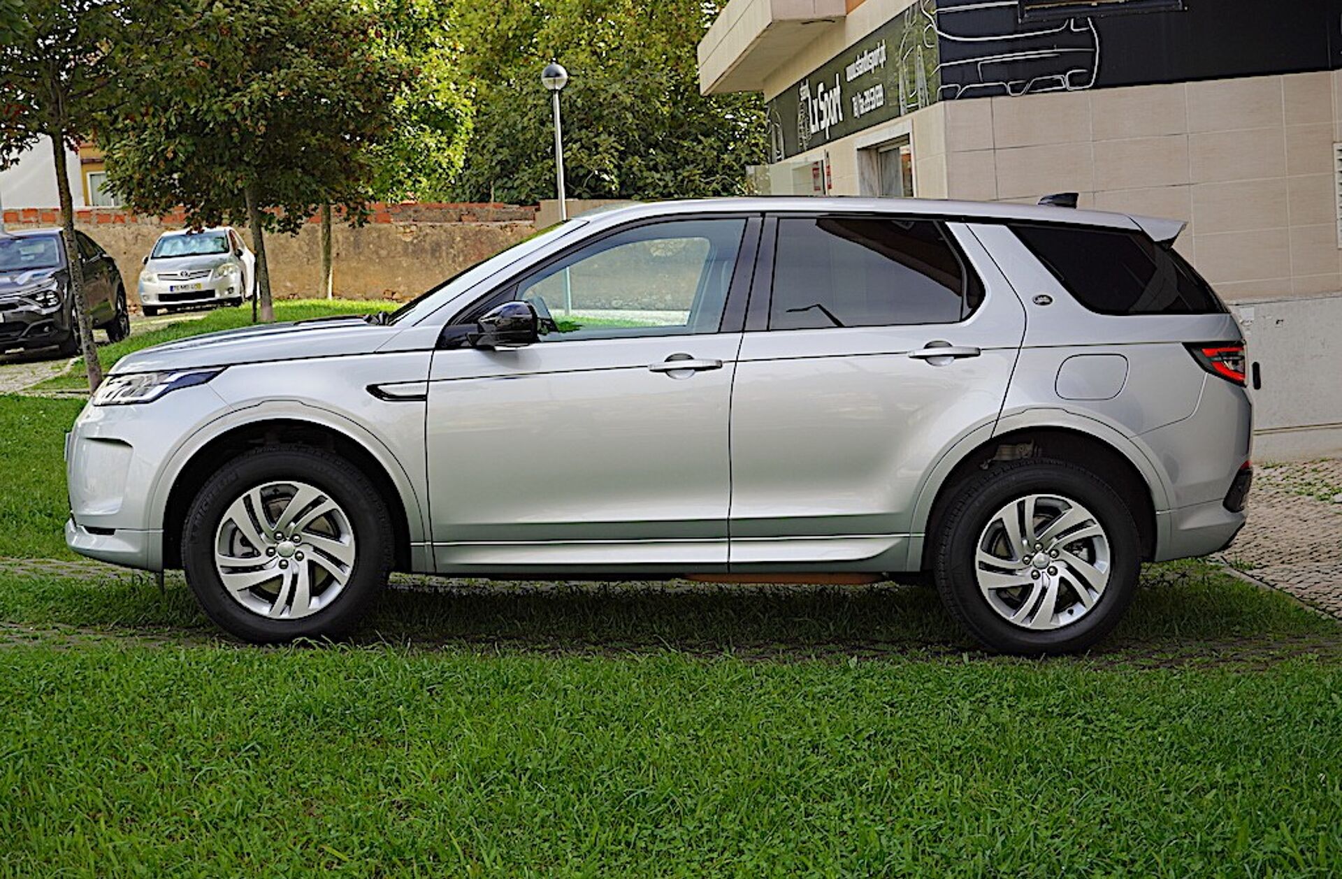 LAND ROVER Discovery S.1.5 I3 P300e AWD R-Dynamic S