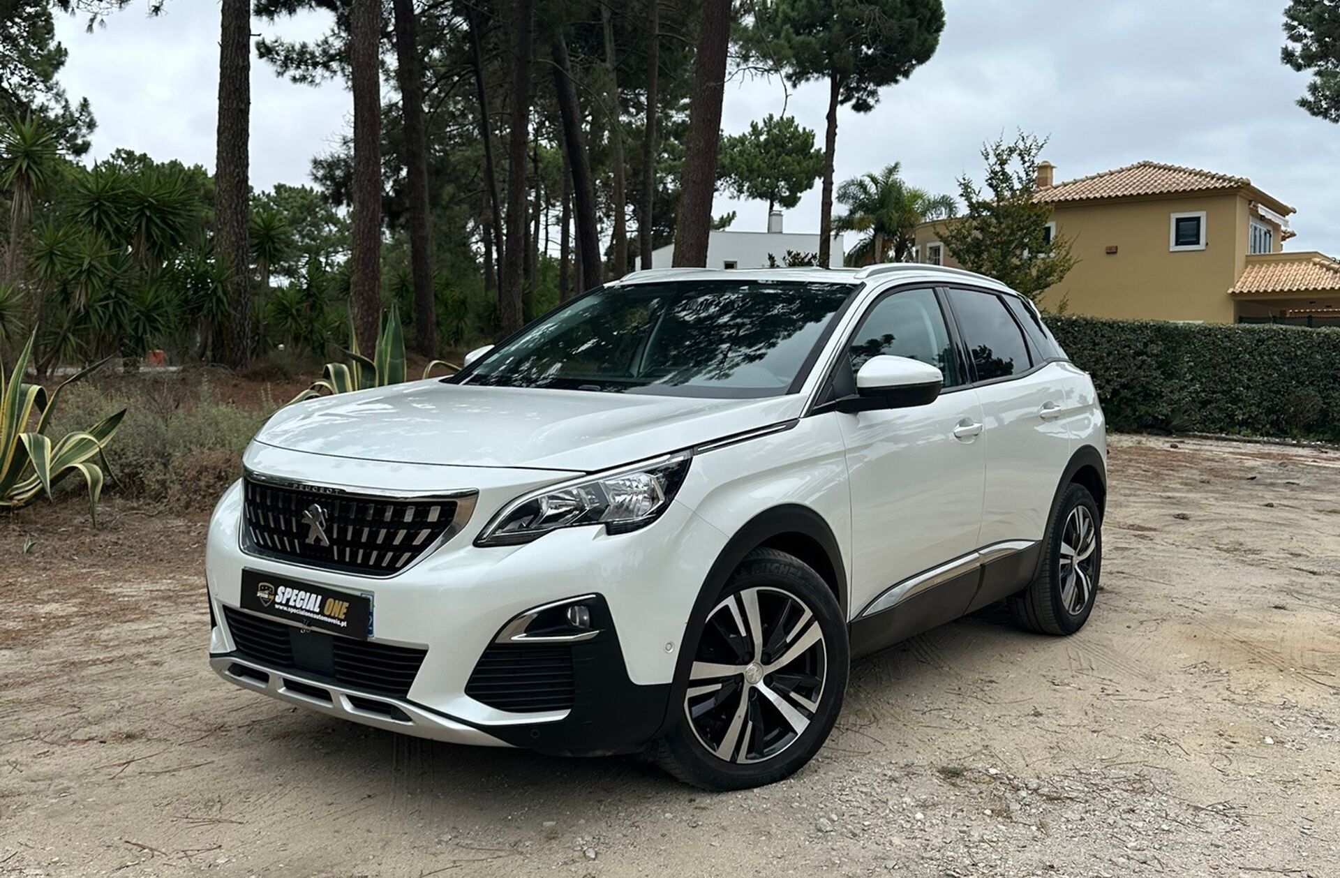 PEUGEOT 3008 1.2 PureTech Allure