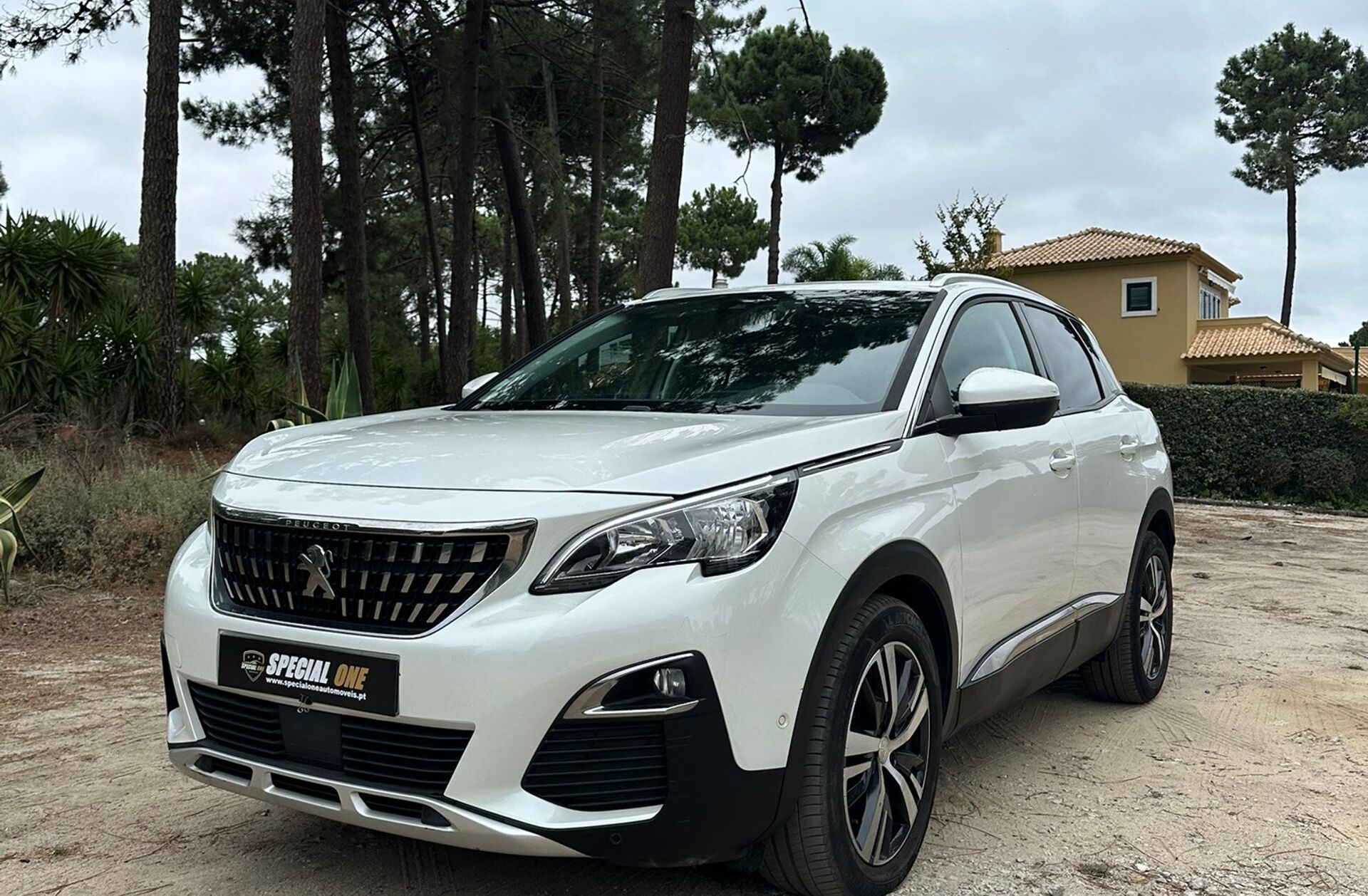 PEUGEOT 3008 1.2 PureTech Allure