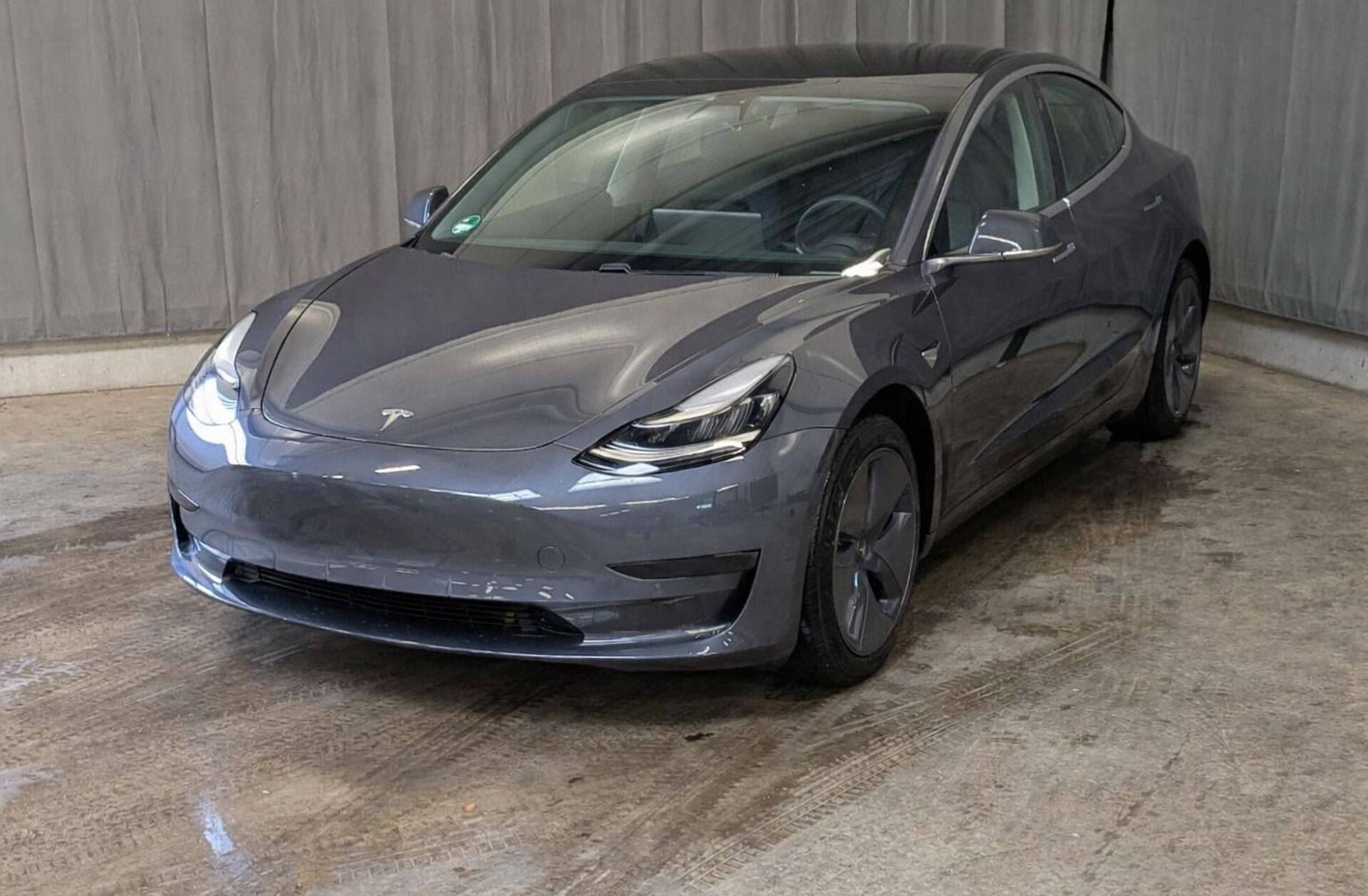 TESLA Model 3 Standard Range Plus RWD