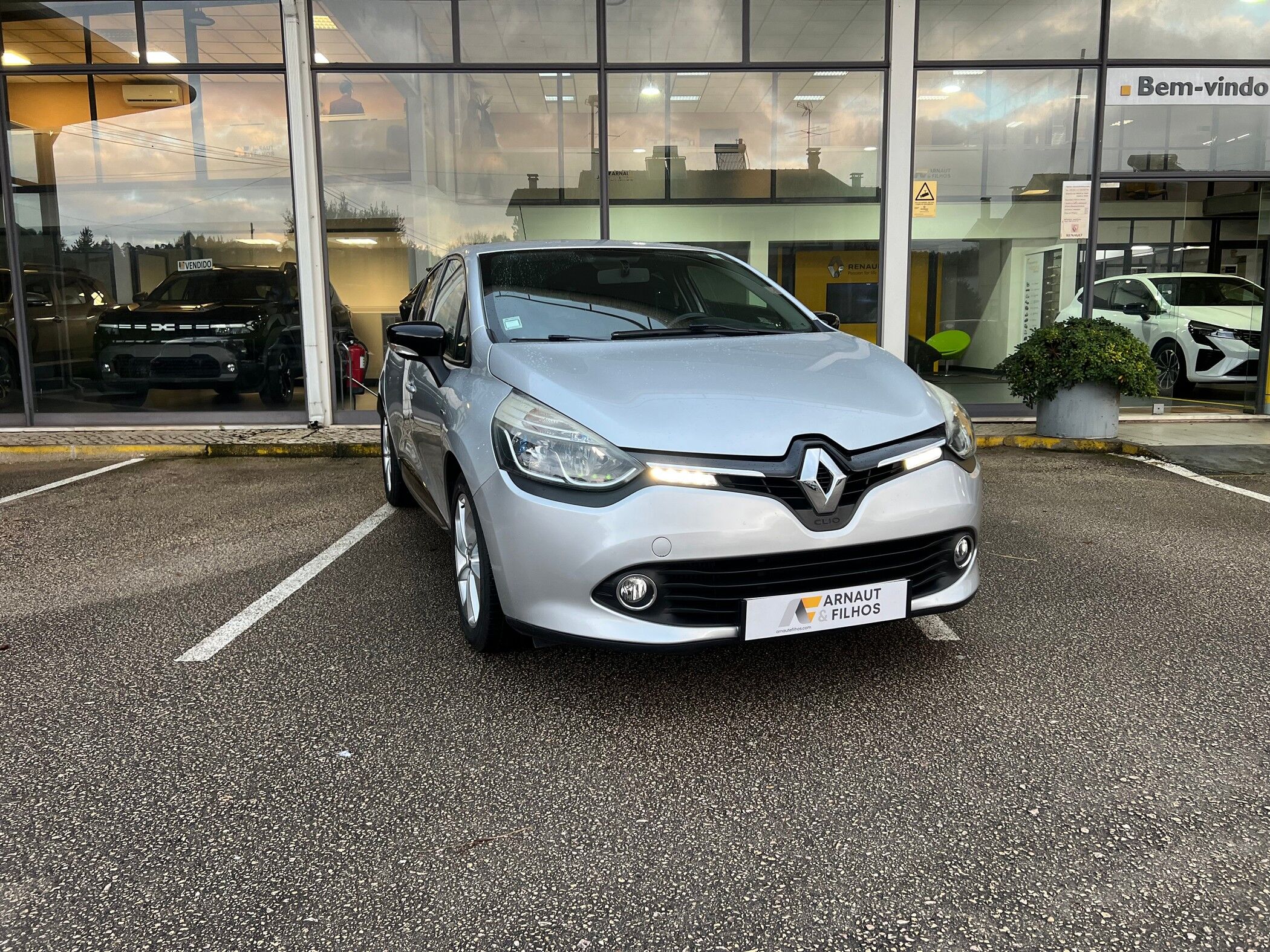 Renault Clio 1.5 dCi Limited com 197 308 km por 10 750 € ARNAUT E FILHOS LDA | Coimbra