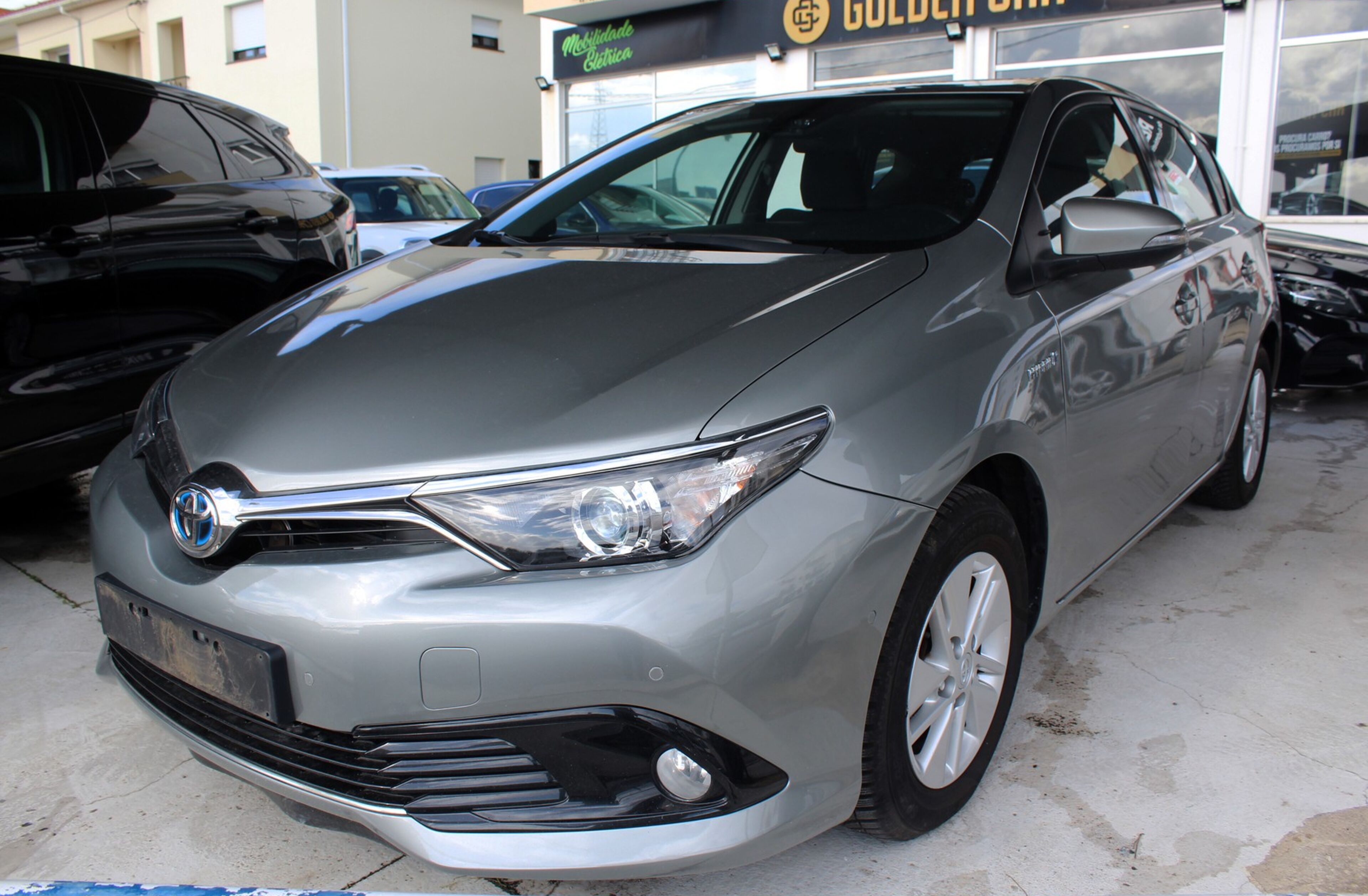 TOYOTA Auris HSD Exclusive