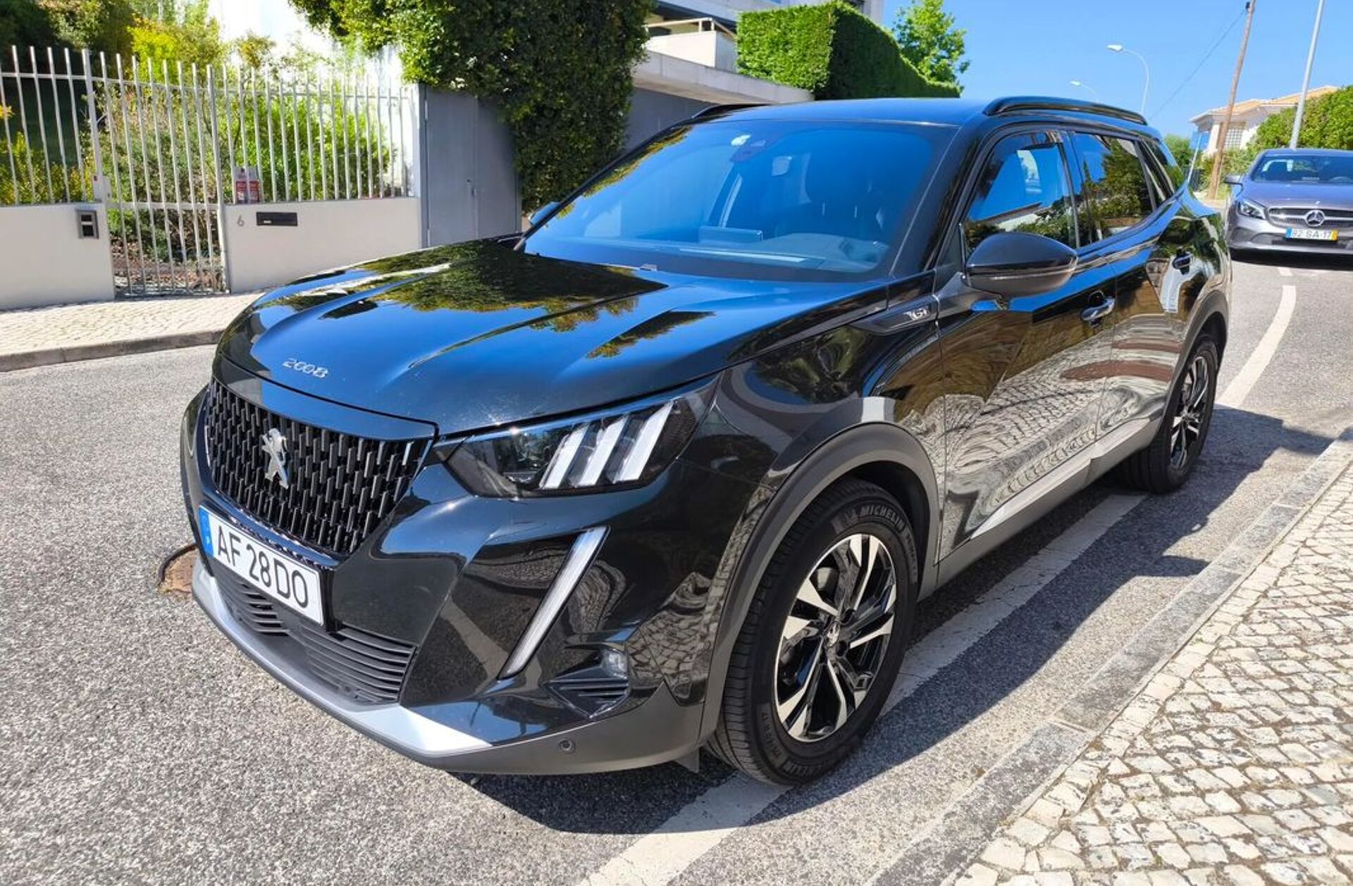 PEUGEOT 2008 1.2 PureTech GT EAT8