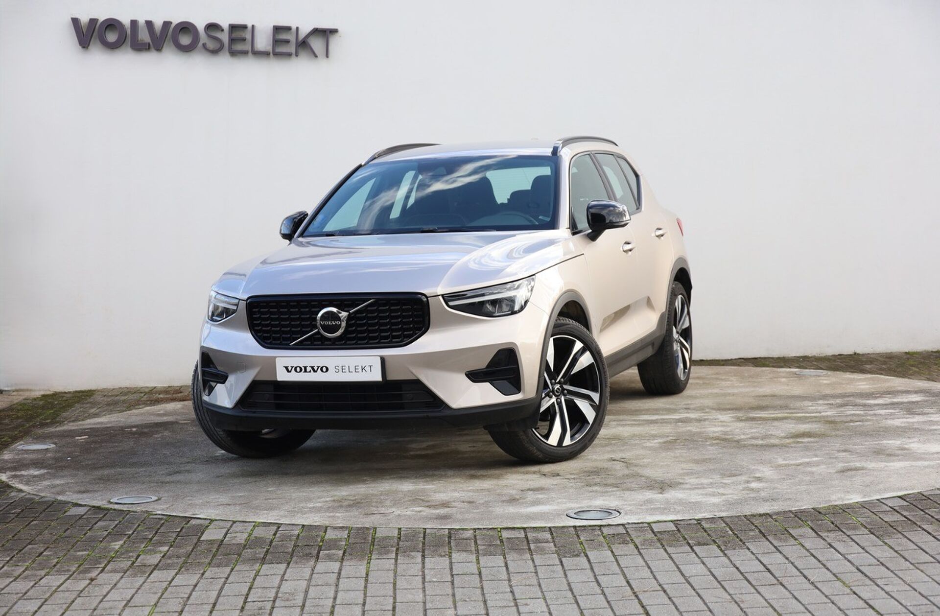 VOLVO XC40 1.5 T2 Plus Dark Auto