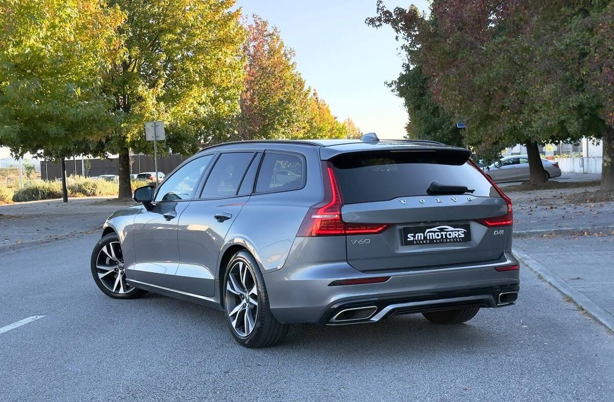 VOLVO V60 2.0 D4 R-Design Geartronic