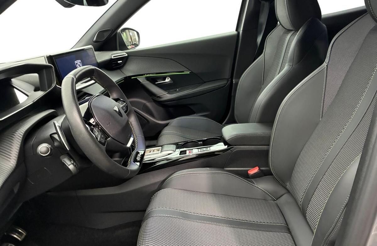 PEUGEOT 2008 1.2 PureTech GT EAT8