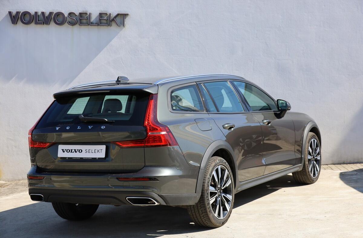 VOLVO V60 2.0 D4 Momentum Geartronic