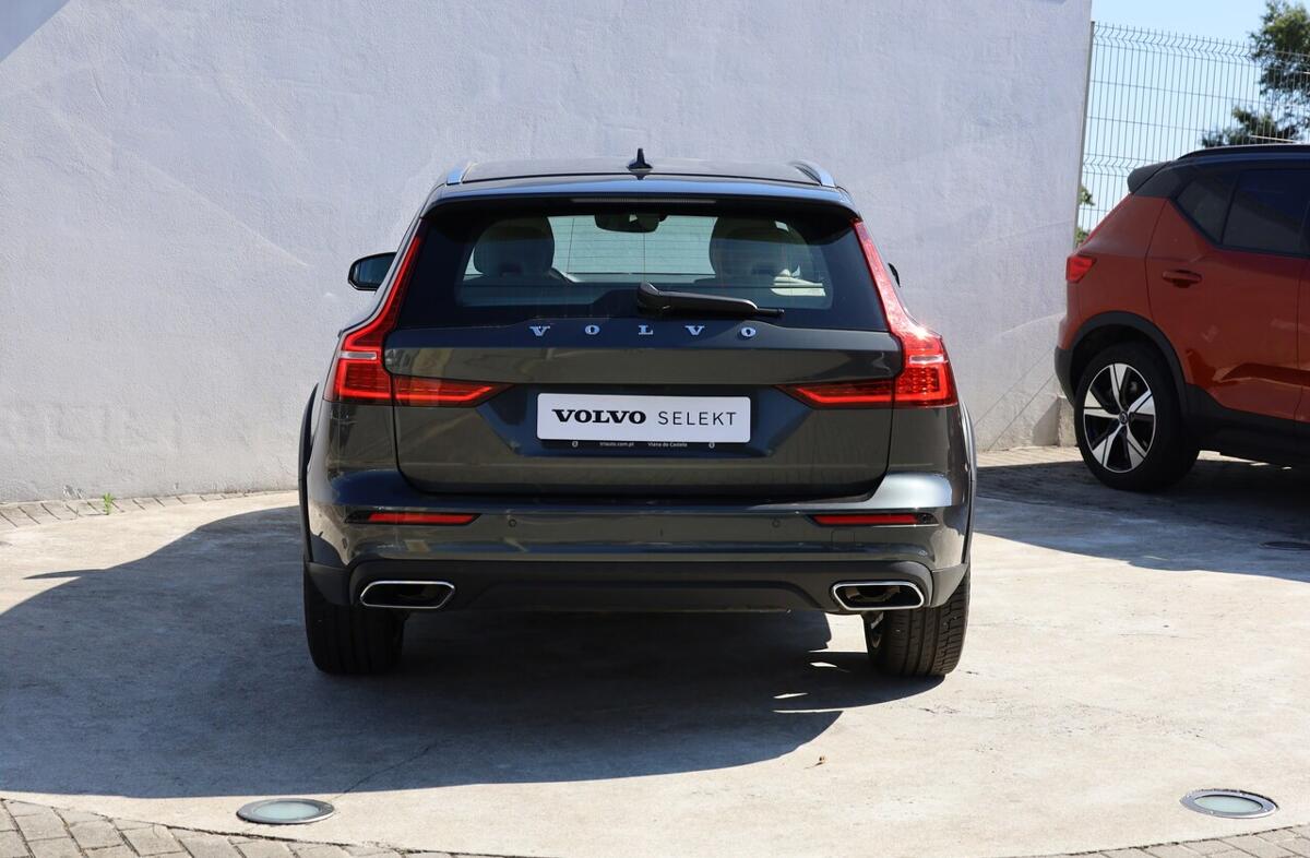 VOLVO V60 2.0 D4 Momentum Geartronic