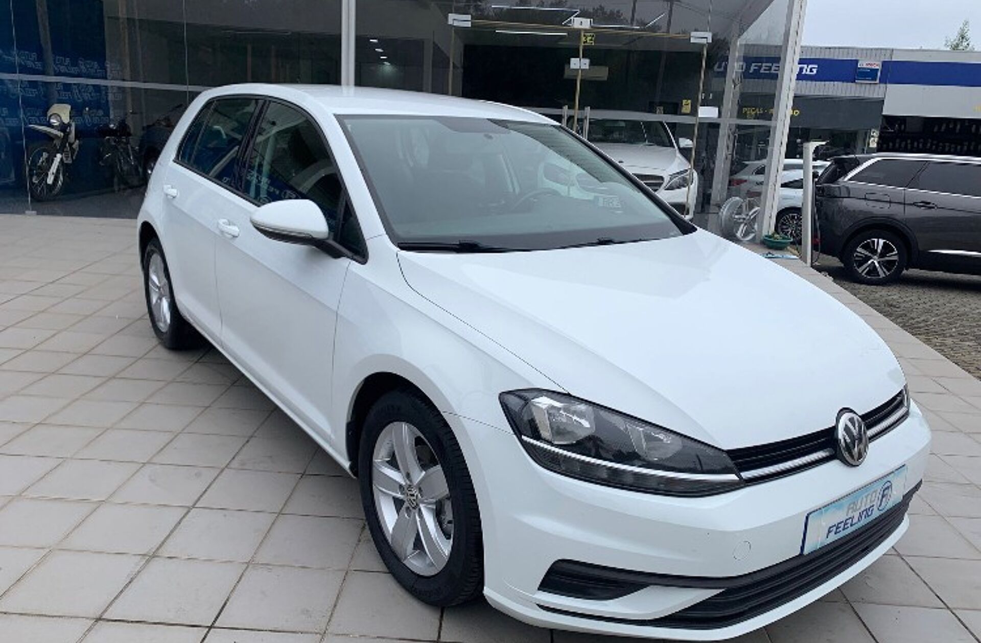 VOLKSWAGEN Golf 1.0 TSI Trendline Pack