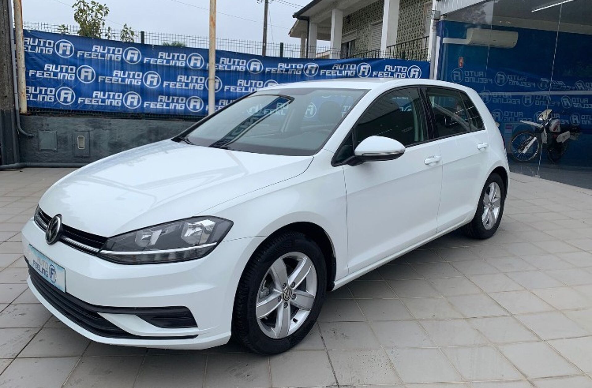 VOLKSWAGEN Golf 1.0 TSI Trendline Pack