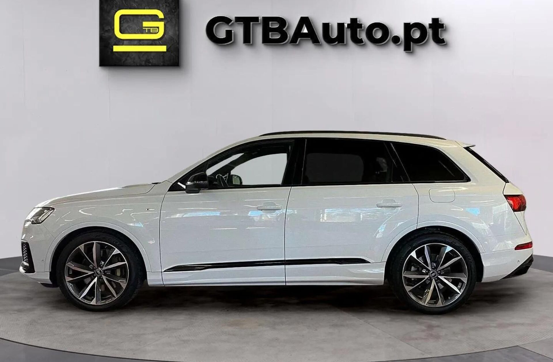 AUDI Q7 55 TFSIe quattro S line Tiptronic