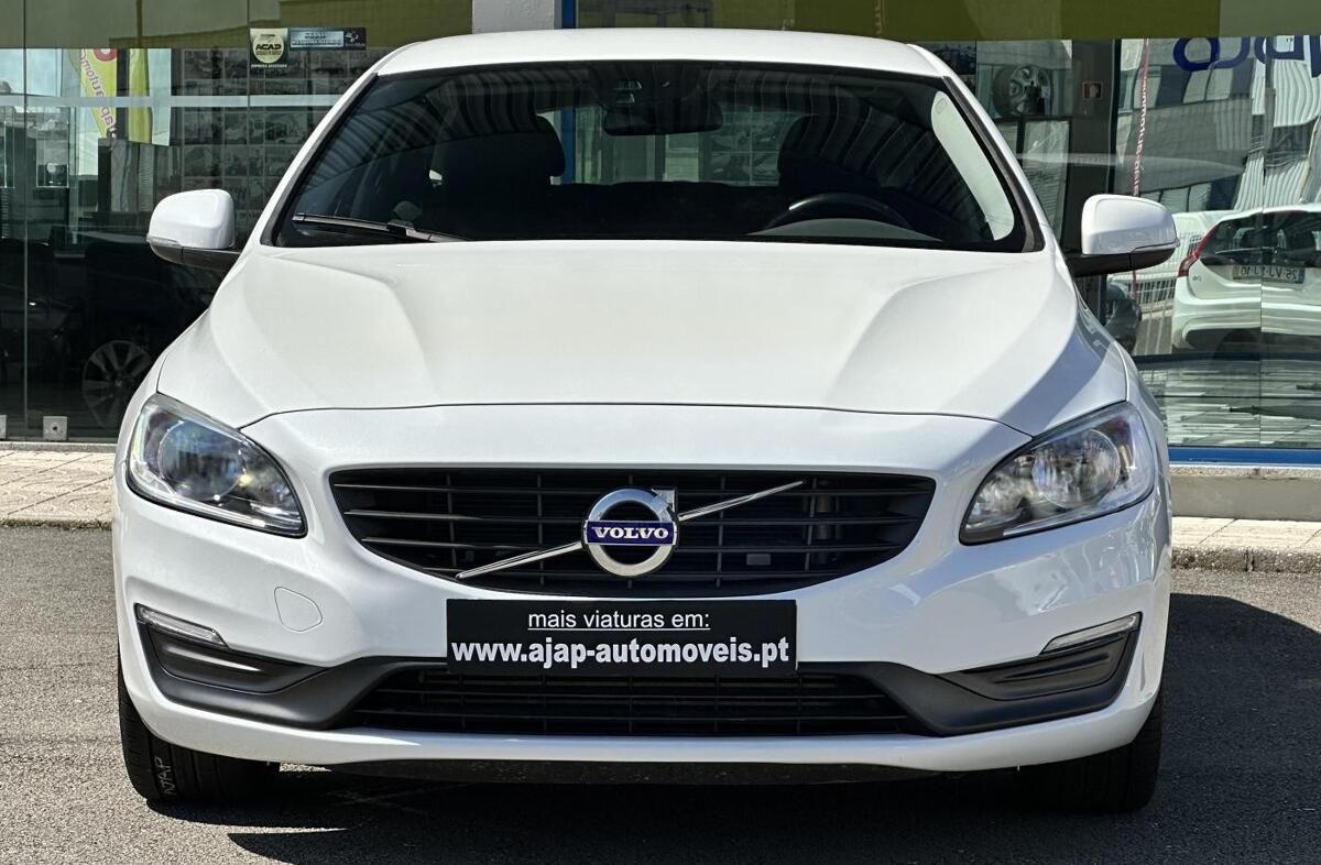 VOLVO V60 2.0 D2 Momentum