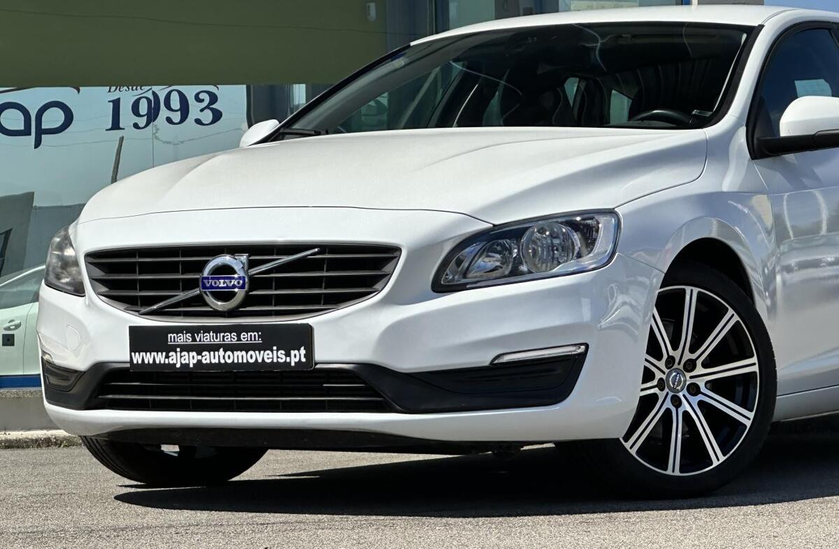 VOLVO V60 2.0 D2 Momentum