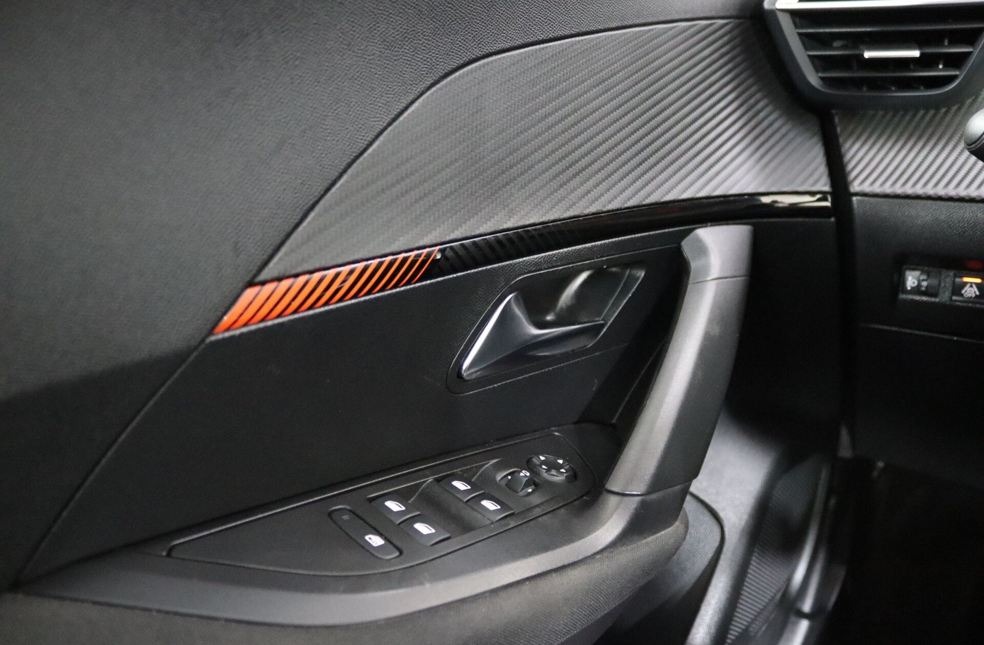 PEUGEOT 2008 1.2 PureTech Active Pack EAT8